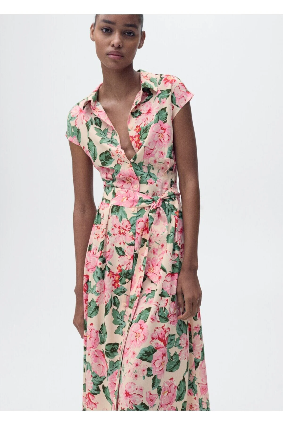 كيف تحصلين على إطلالة عصرية متكاملة تعكس أسلوبك الخاص بالتعاون مع مانجو؟